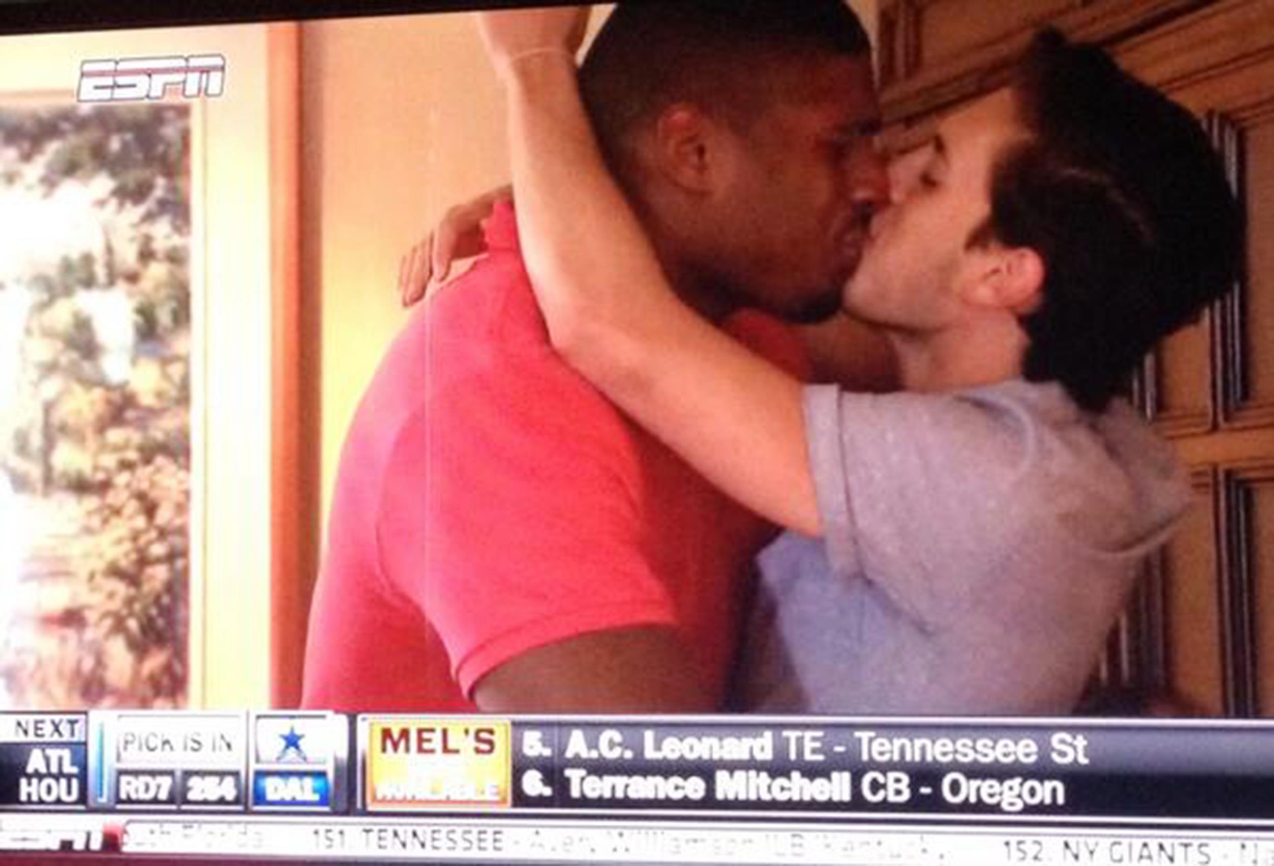 140510-michael-sam-kiss-1938_bff83dcaf7f2f56f508fad4dbe8c245d