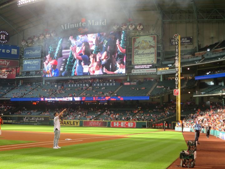 #HAW Drake Hosts The Astros Game