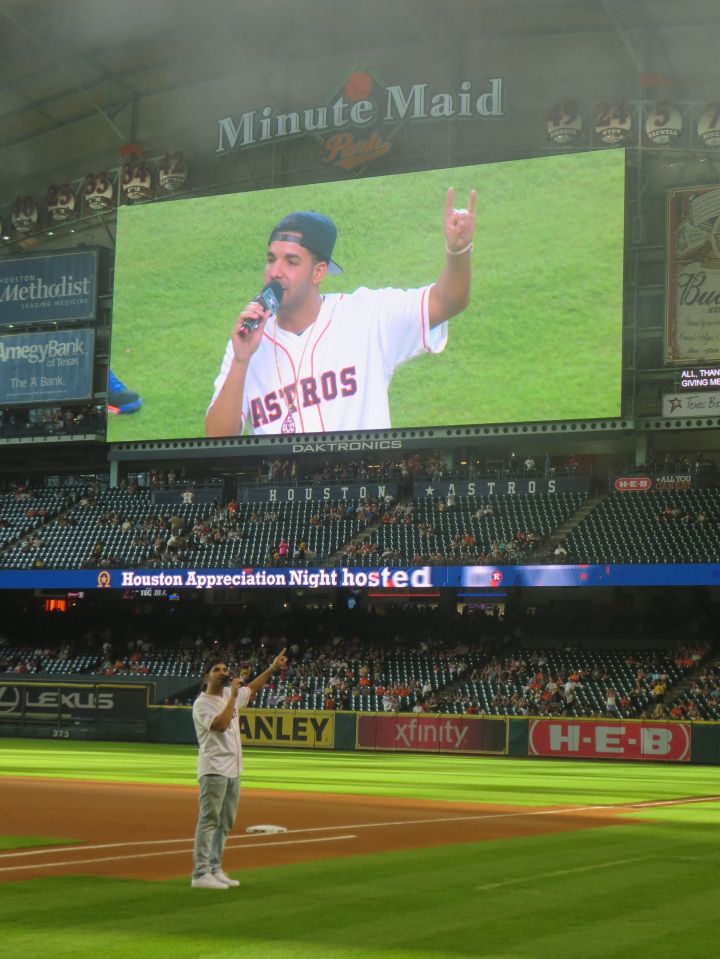 #HAW Drake Hosts The Astros Game