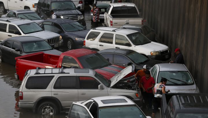 Deadly Flood Hits Houston [PHOTOS]