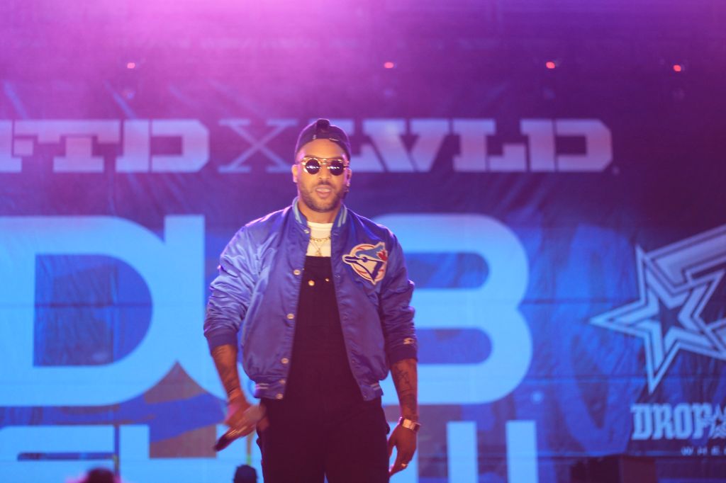 Ro James at 97.9's Dub Car Show