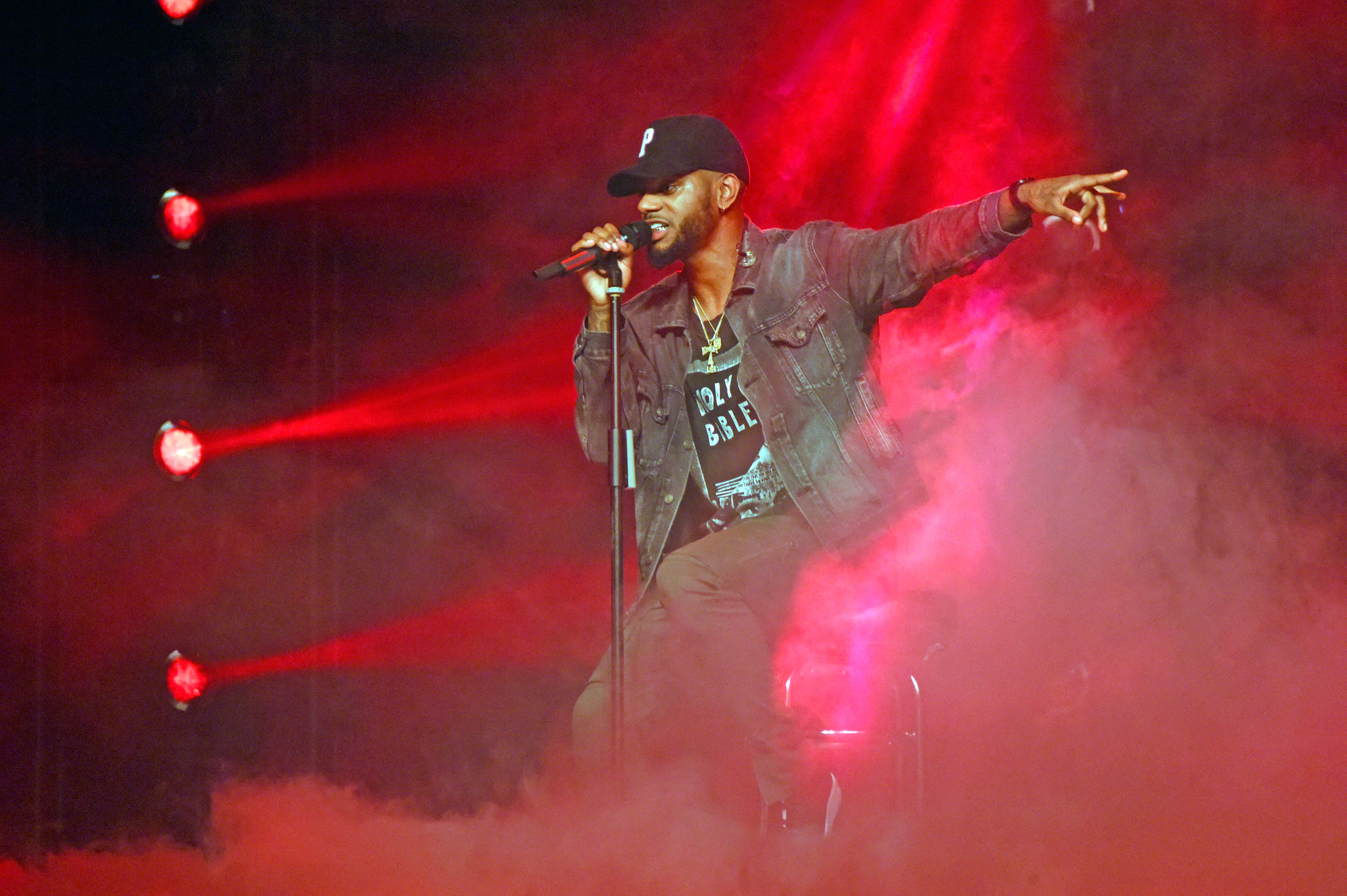 Bryson Tiller on stage