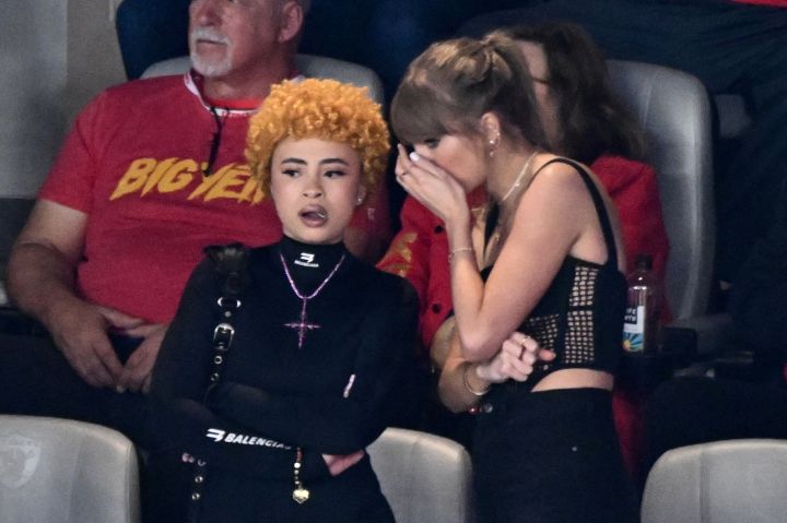 Taylor Swift trying her best to explain football to Ice Spice